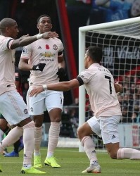  特里皮尔精准任意球绝杀伯恩茅斯  