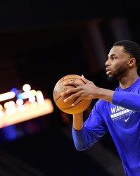  亚历山大三十五分领衔，雷霆轻取鹈鹕逼近西部附加赛