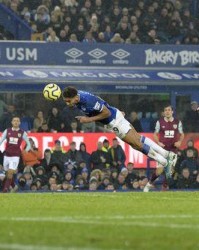  埃弗顿最后时刻绝平保级成功  