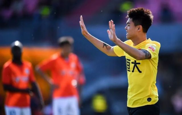  佛罗伦萨队长红牌罚下,少一人作战惨遭绝杀  