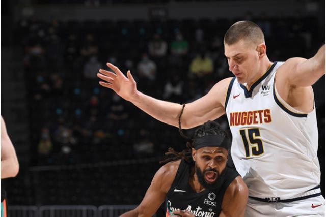  约基奇全能数据统治内线，掘金轻取马刺巩固西部榜首