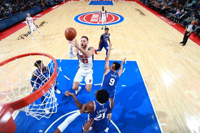  恩比德内线翻江倒海，76人主场横扫活塞获连胜