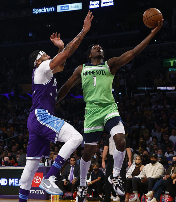  爱德华兹三分绝杀，森林狼加时险胜雷霆止颓势