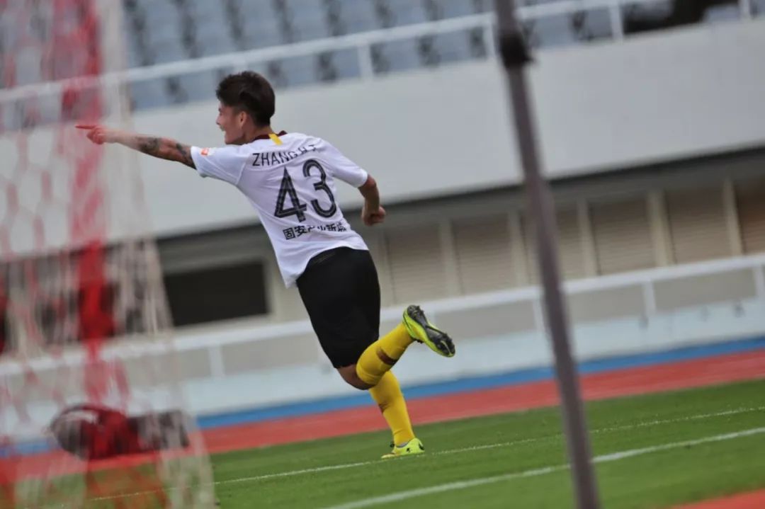  南特老将宝刀未老梅开二度助队登顶榜首